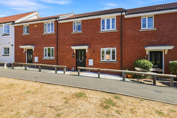 2 Bedroom Terraced House For Sale In School Path, Dunton Fields, SS15