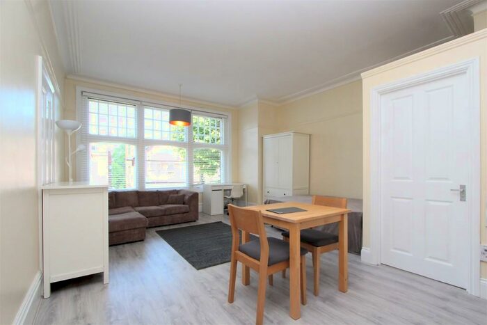 Apartment To Rent In Princes Avenue, Muswell Hill, N10