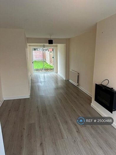 3 Bedroom Semi-Detached House To Rent In Pear Tree Crescent, Walton-Le-Dale, Preston, PR5