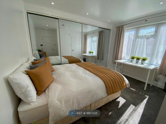 6 Bedroom Semi-Detached House To Rent In Harefield Road, Southampton, SO17