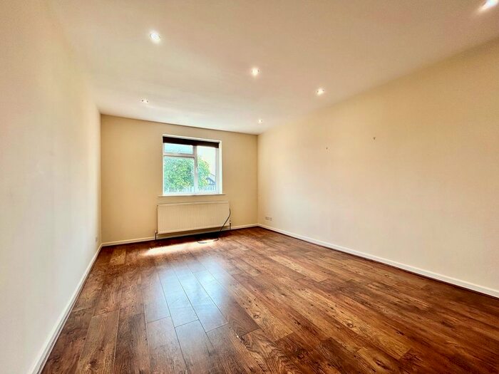 2 Bedroom Flat To Rent In Bilton Road, Perivale, Greenford, UB6