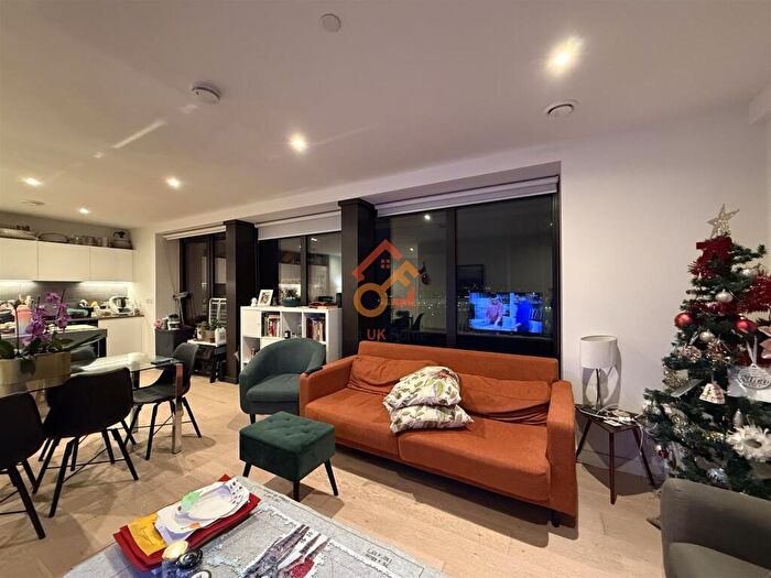 3 Bedroom Flat For Sale In Marco Polo Tower, Bonnet Street, London, E16