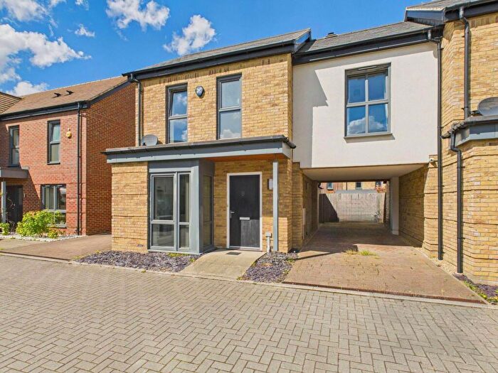 2 Bedroom House To Rent In Pascal Mews, Oakgrove, Milton Keynes, MK10