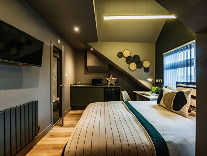 6 Bedroom Semi-detached House To Rent In Pershore Road, Birmingham, B29