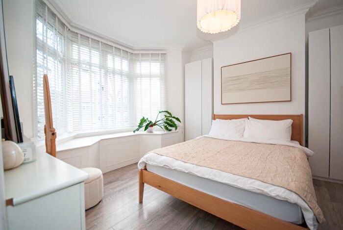 1 Bedroom Flat To Rent In Rockleigh Avenue, Leigh-on-Sea, SS9