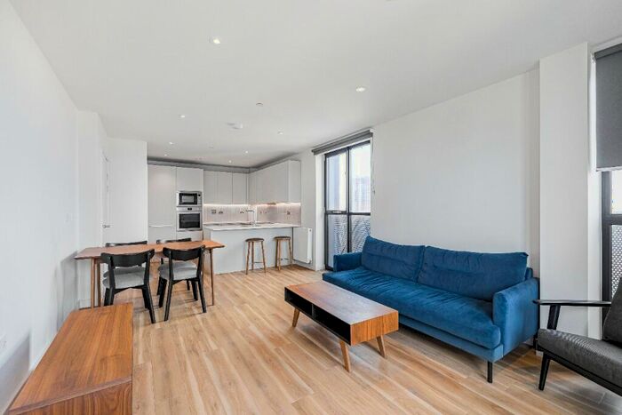 3 Bedroom Flat To Rent In Leathermarket Street, London, SE1