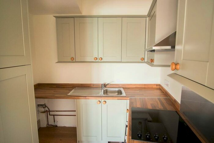 2 Bedroom Apartment To Rent In Rosswyn House, HR9