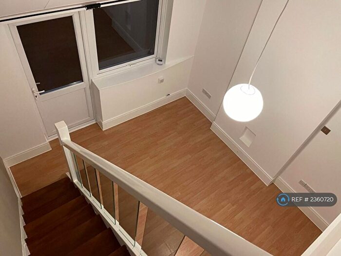1 Bedroom Terraced House To Rent In Kensington Gardens, Carlton, Nottingham, NG4