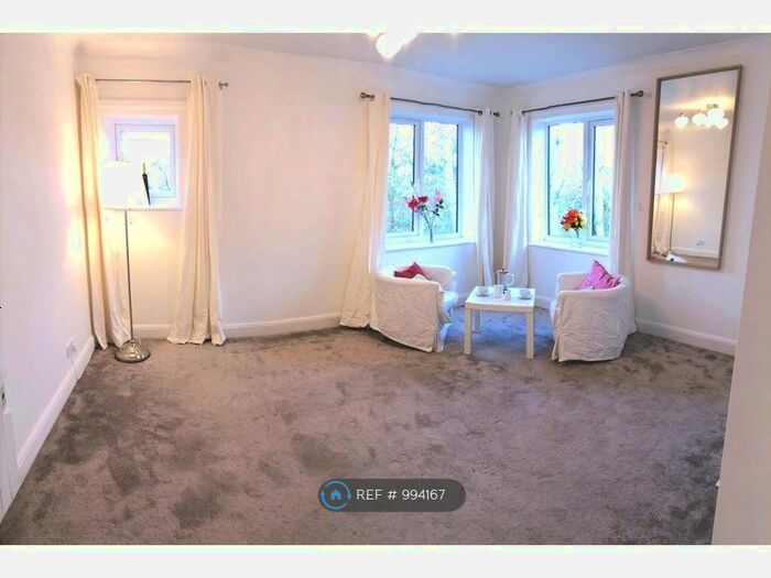 2 Bedroom Flat To Rent In Hurst Road, Kennington, Ashford, TN24