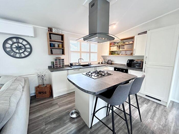 2 Bedroom Detached Bungalow For Sale In Avenue Road, Sandown, PO36