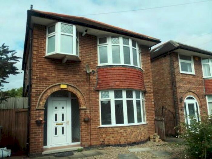 3 Bedroom Detached House To Rent In Russell Avenue, Wollaton, Nottingham, NG8