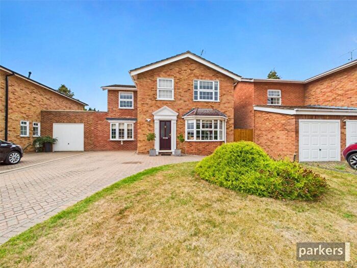 4 Bedroom Link Detached House For Sale In Greenwood Grove, Winnersh, Wokingham, Berkshire, RG41