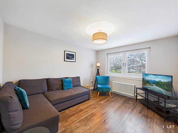 3 Bedroom Flat To Rent In Saughton Road, Saughton, Edinburgh, EH11