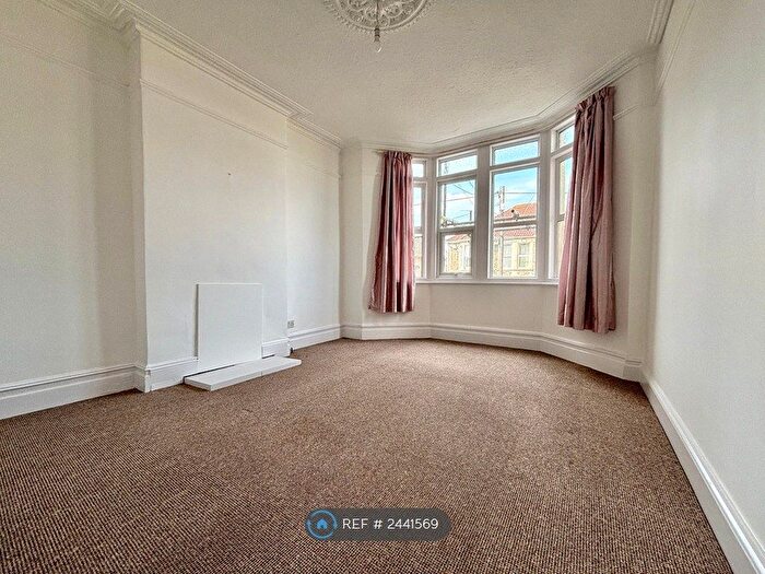 2 Bedroom Flat To Rent In Cock Road, Bristol, BS15
