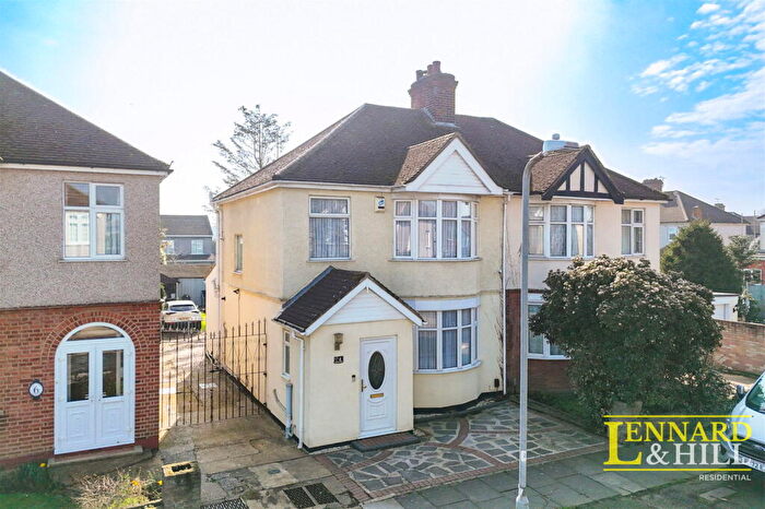 3 Bedroom Semi Detached House For Sale In Lenmore Avenue, Grays, RM17