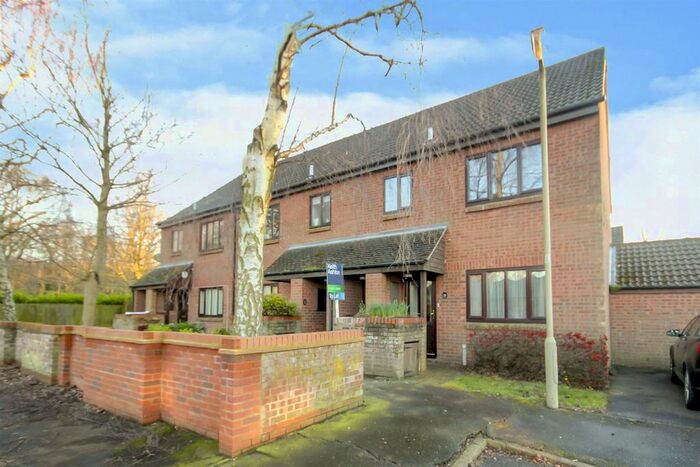 1 Bedroom Maisonette To Rent In Brackens Drive, Warley, Brentwood, CM14