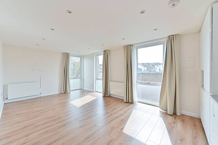 2 Bedroom Flat For Sale In Schoolhouse Yard, Woolwich, London, SE18