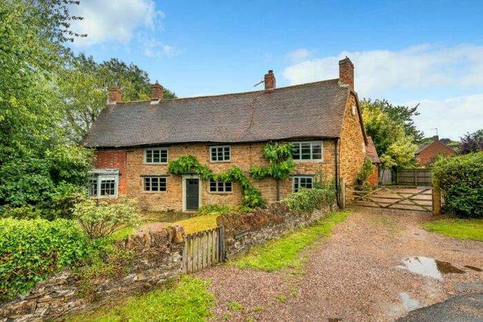 4 Bedroom House To Rent In Badby, NN11