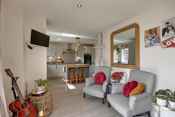 4 Bedroom Detached House For Sale In Greenfield Avenue, Hessle, HU13