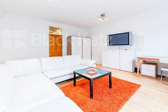 3 Bedroom Flat To Rent In Jamestown Road, Regents Park / Camden, NW1