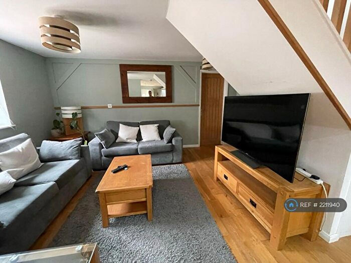 2 Bedroom Detached House To Rent In The Green, Hook, RG29