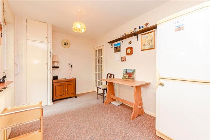 3 Bedroom Semi-Detached Bungalow For Sale In Penshurst Close, West Kingsdown, Sevenoaks, Kent, TN15