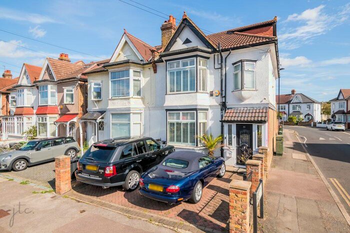 5 Bedroom End Of Terrace House For Sale In Thornsbeach Rd, Catford, SE6