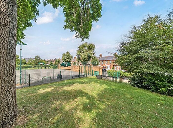 1 Bedroom Flat For Sale In Ilbert Street, London, W10