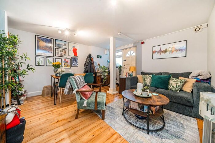 1 Bedroom Flat For Sale In Holloway Road, Islington, N7