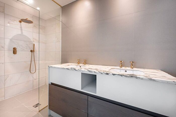 3 Bedroom Flat To Rent In Strathmore Gardens, Kensington, London, W8