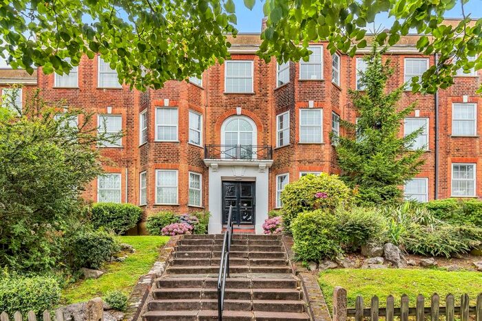 2 Bedroom Apartment To Rent In Aylmer Road, East Finchley, N2