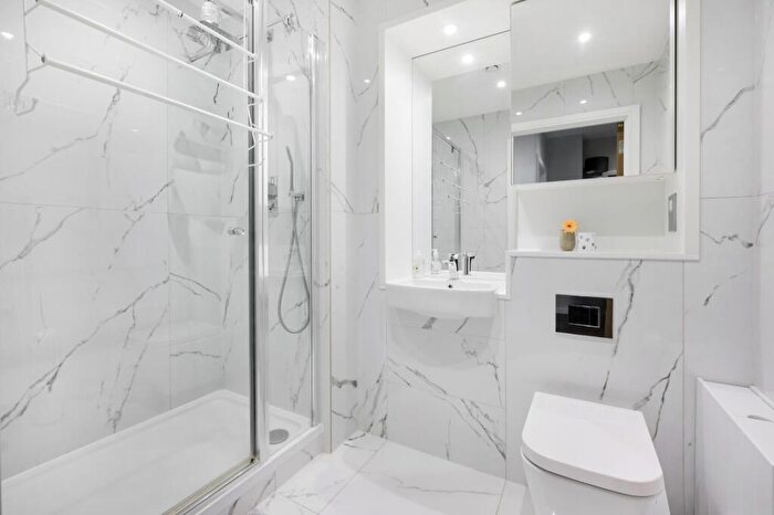 1 Bedroom Apartment For Sale In Avalon Point, Silvocea Way, London, E14