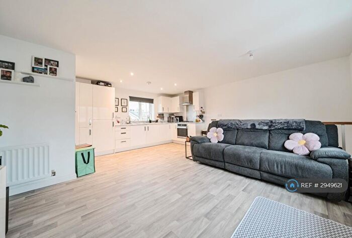 2 Bedroom Semi-Detached House To Rent In Pear Tree Leaze, Patchway, Bristol, BS34