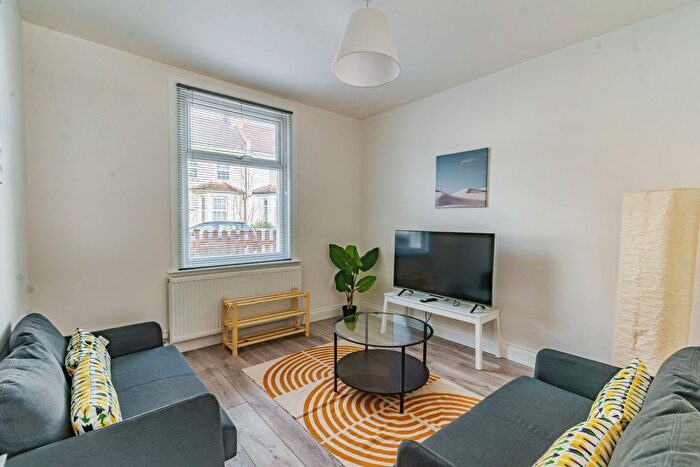 3 Bedroom Property To Rent In Oval Road, Croydon, CR0