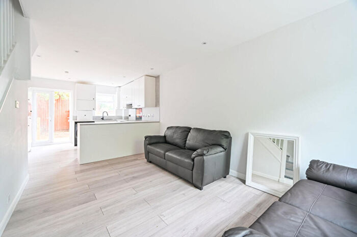 2 Bedroom House To Rent In Westferry Road, Isle Of Dogs, London, E14