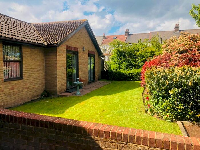 2 Bedroom Flat To Rent In Wiltshire Court, A Pittmans Gardens, Ilford, IG1