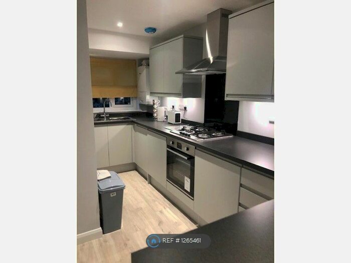 3 Bedroom Semi-Detached House To Rent In Hartshill, Guildford GU2