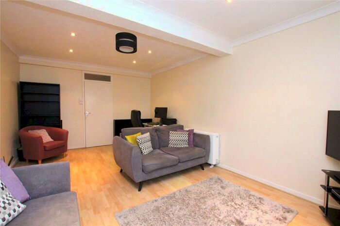 1 Bedroom Apartment To Rent In Eleanor Court, Bruce Avenue, Worthing, West Sussex, BN11