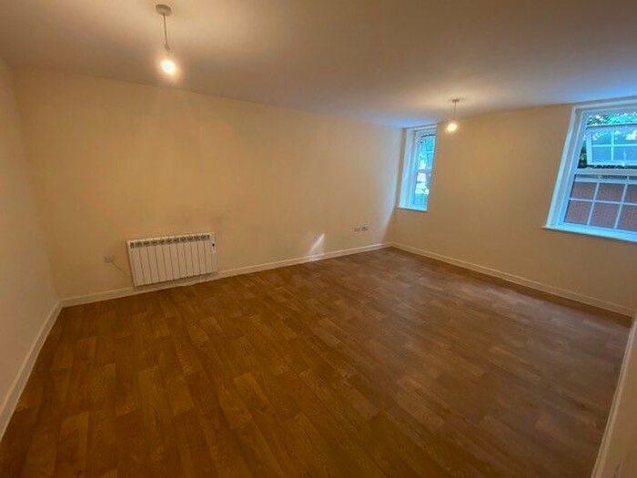 2 Bedroom Flat To Rent In Cook Street, Southampton, SO14