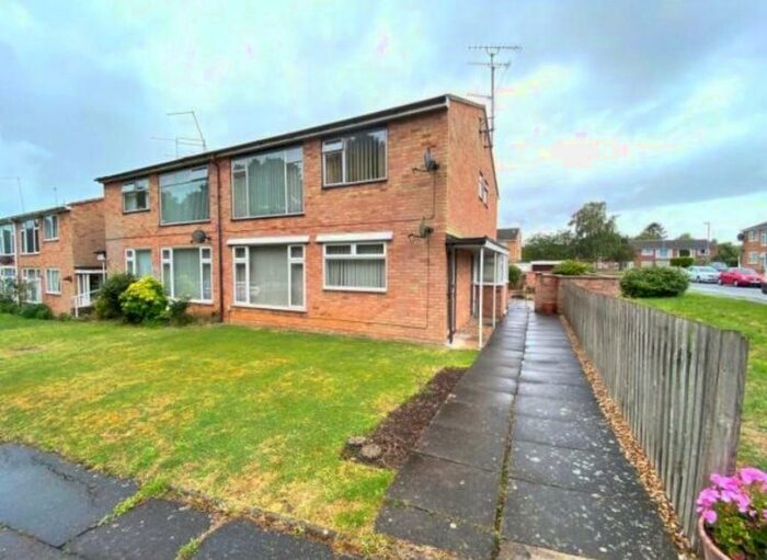 2 Bedroom Ground Maisonette To Rent In Conifer Rise, Northampton, NN3