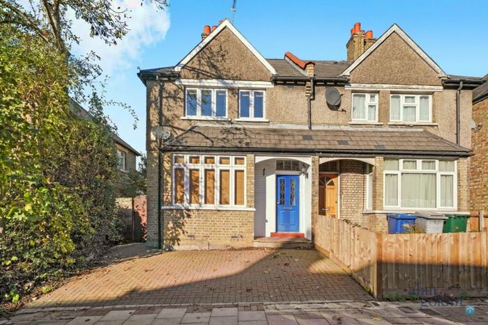 3 Bedroom Semi-Detached House To Rent In Totteridge Lane, N20