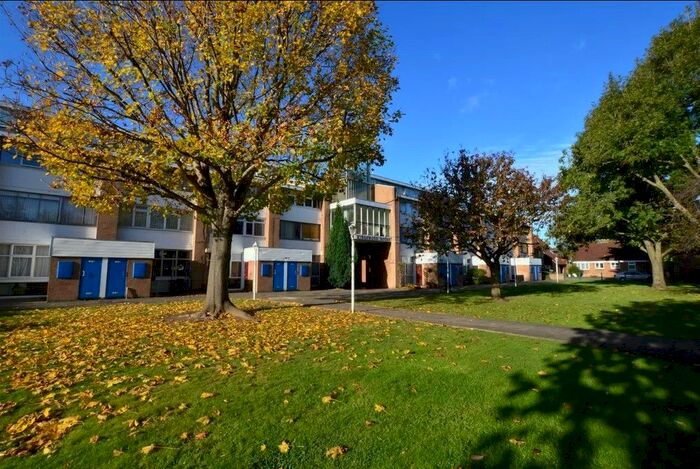 1 Bedroom Flat To Rent In Kingswood House, Farnham Road, Slough, Berkshire, SL2