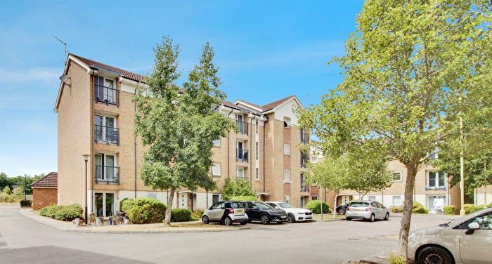 2 Bedroom Flat For Sale In Chequers Field, Welwyn Garden City, AL7