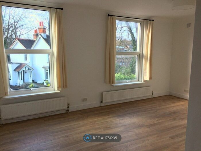 1 Bedroom Flat To Rent In Hatchlands Road, Redhill, RH1