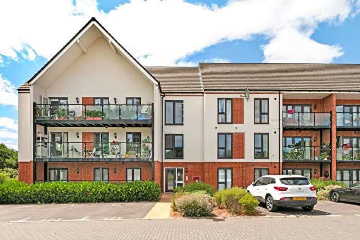 2 Bedroom Apartment For Sale In Beechey Place, Wokingham, RG40