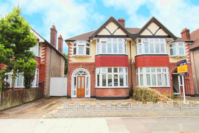 3 Bedroom Semi-Detached House To Rent In Gainsborough Road, New Malden, KT3