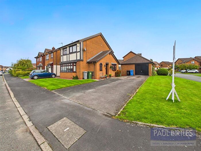 3 Bedroom Detached House For Sale In Town Gate Drive, Flixton, Trafford, M41