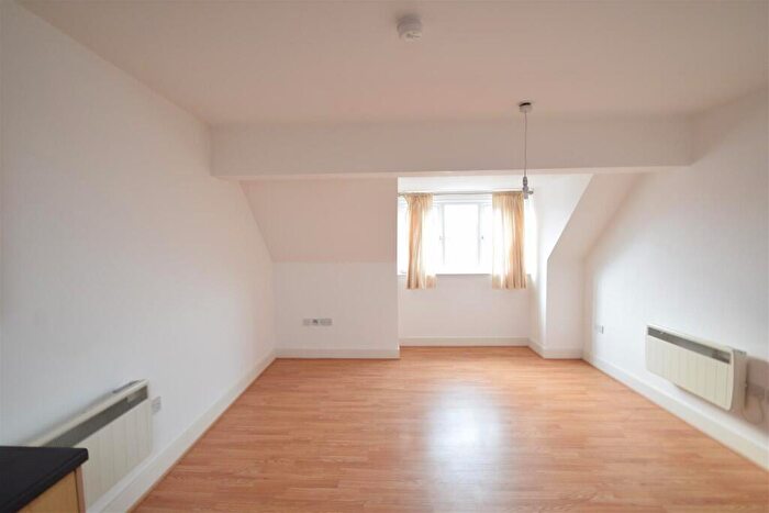 1 Bedroom Flat To Rent In Howardsgate, Welwyn Garden City, Hertfordshire, AL8