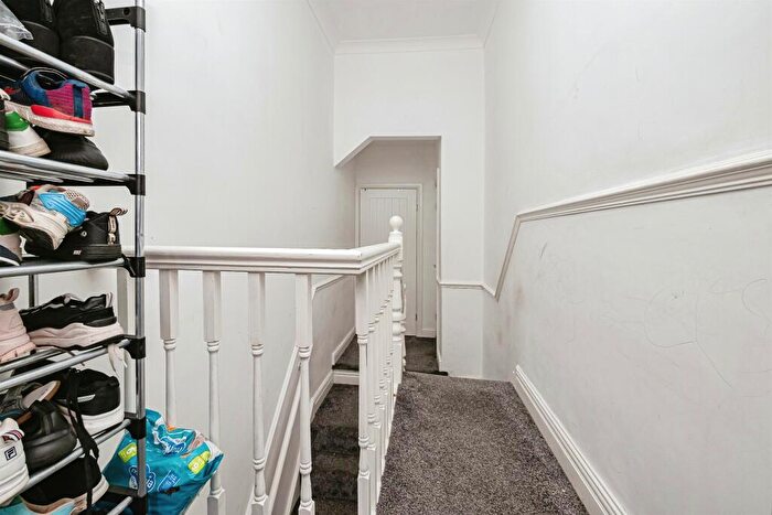 3 Bedroom End Of Terrace House For Sale In Westminster Avenue, Hull, HU8