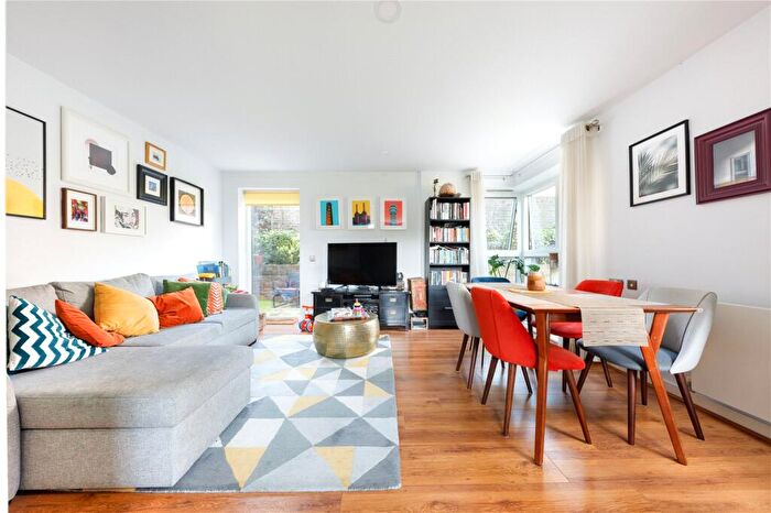 2 Bedroom Flat To Rent In Xchange Point, Market Road, N7